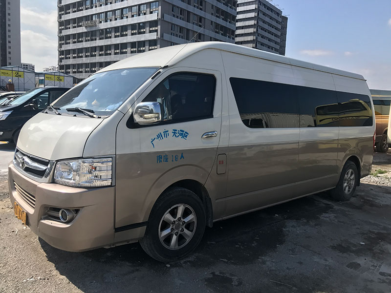 18座中巴